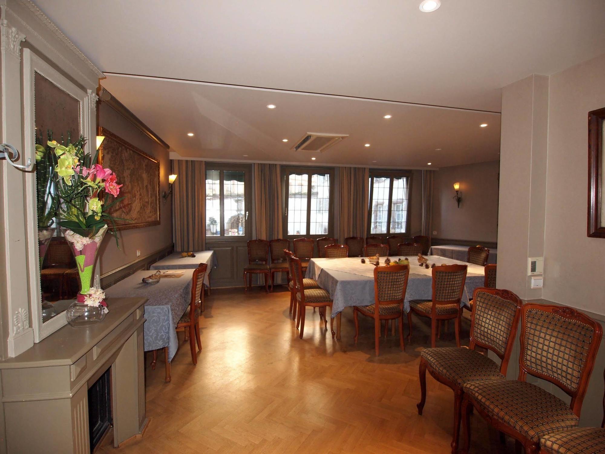 Logis Hotel Restaurant Au Cerf D'Or Strasbourg Exteriör bild