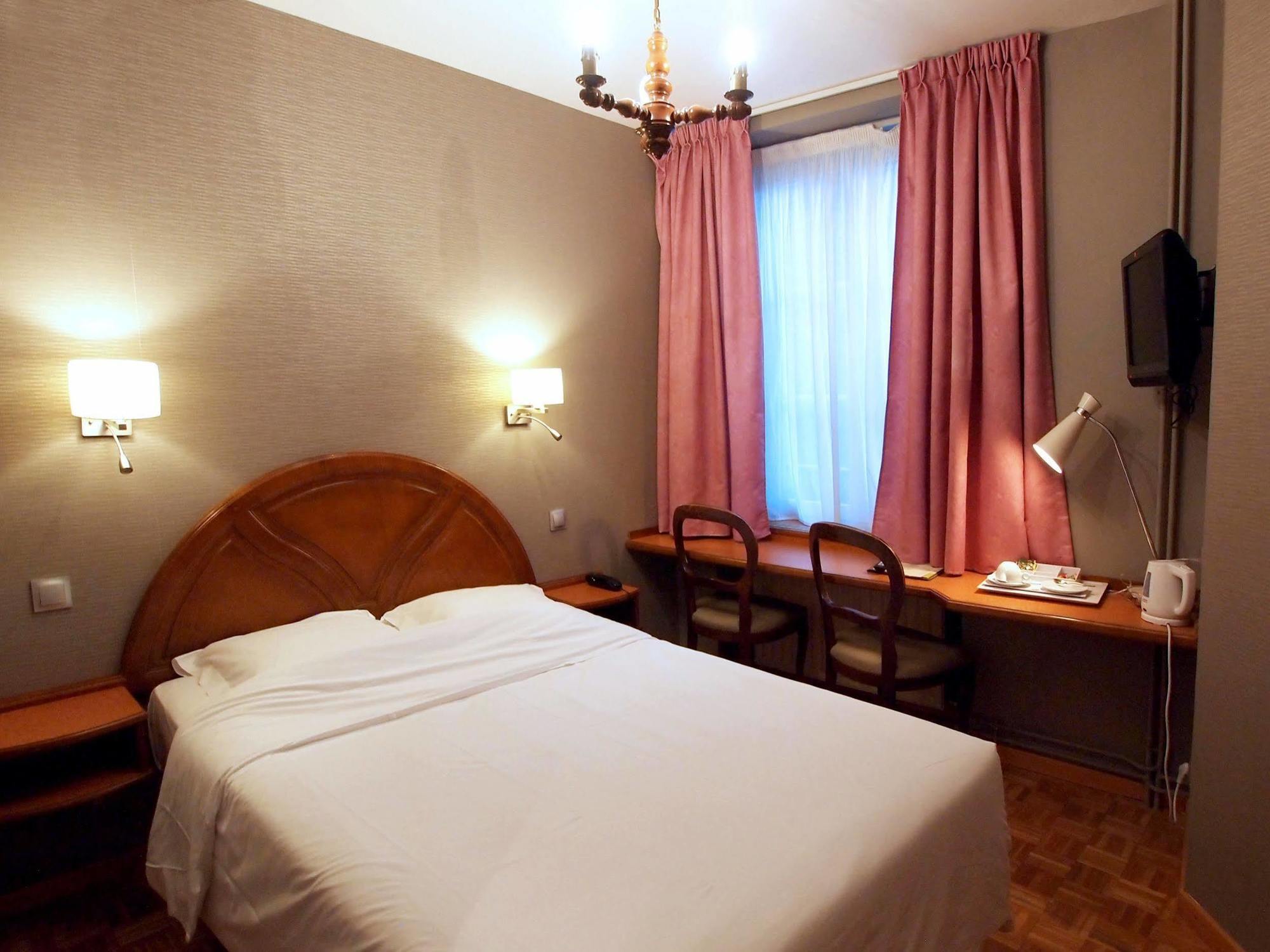 Logis Hotel Restaurant Au Cerf D'Or Strasbourg Exteriör bild