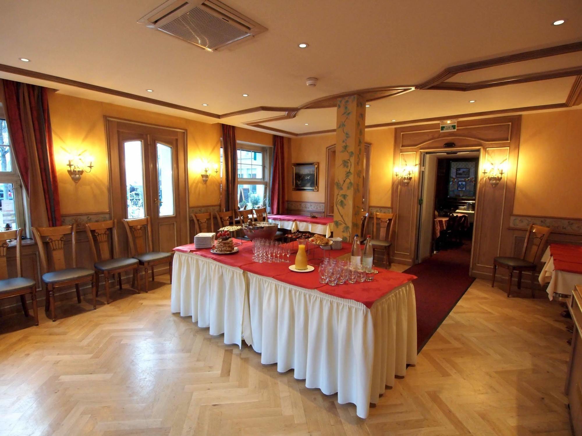 Logis Hotel Restaurant Au Cerf D'Or Strasbourg Exteriör bild