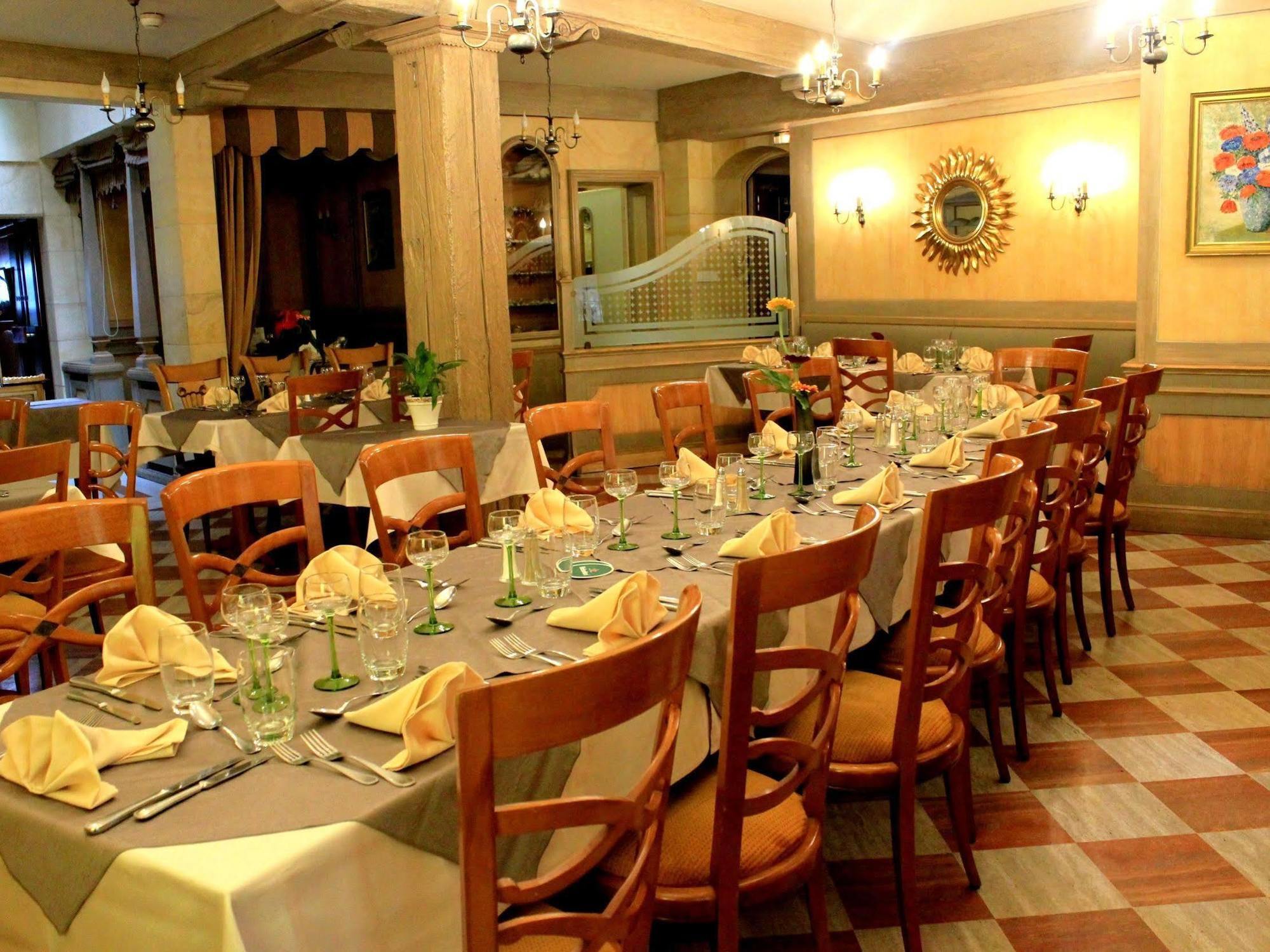 Logis Hotel Restaurant Au Cerf D'Or Strasbourg Exteriör bild